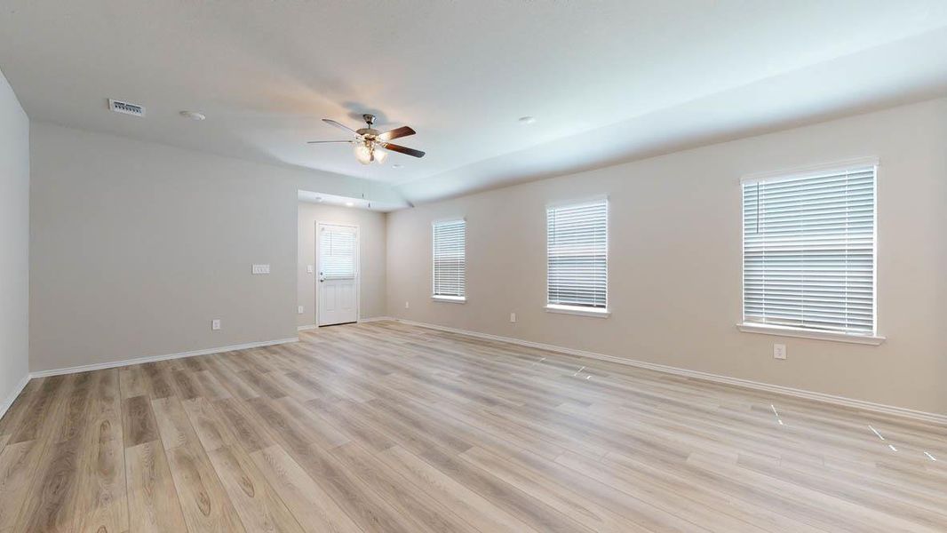 Spacious, unfurnished interior of a new home in Turnbo Ranch, Killeen (Image 24).