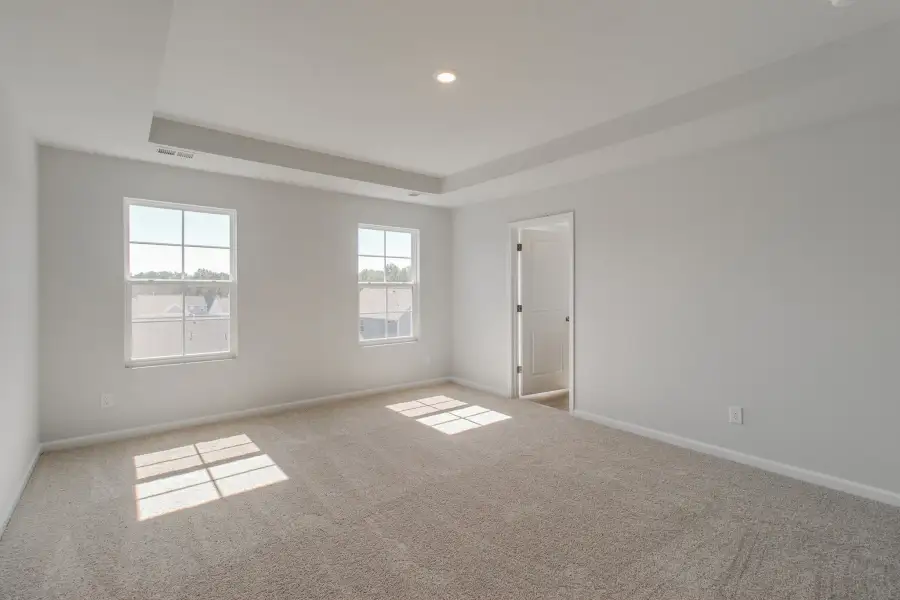 Spacious, unfurnished interior of a new home in Bluefield, Lexington (Image 24).