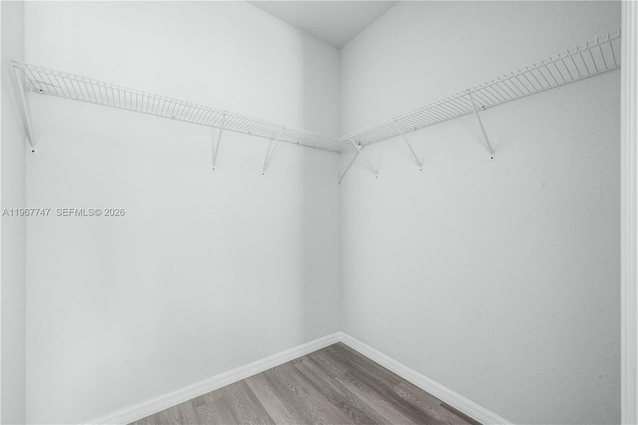 Spacious, unfurnished interior of a new home in , Sebring (Image 18).