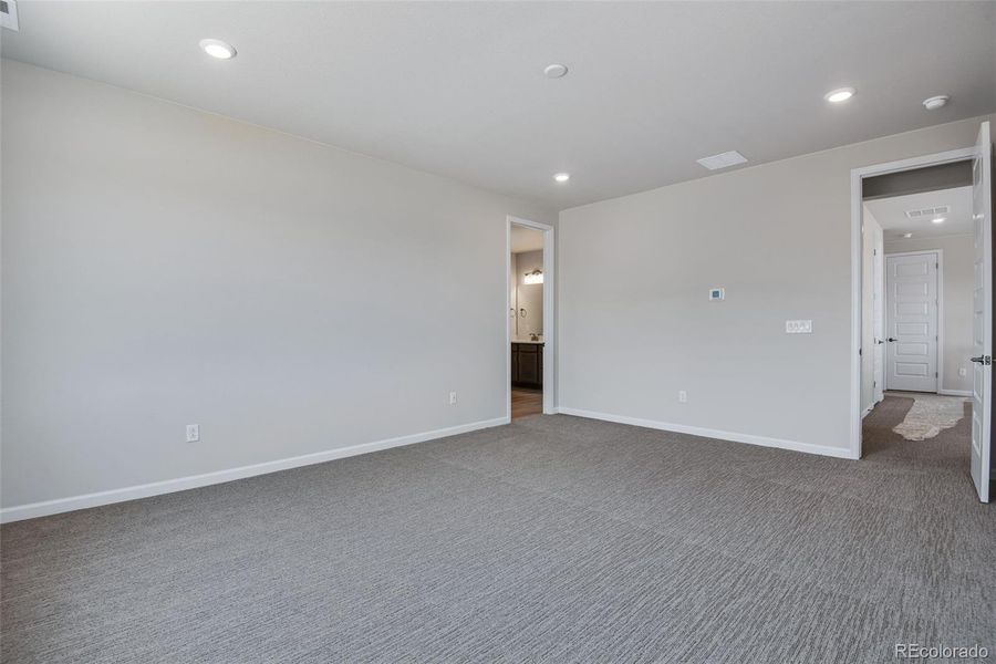 Spacious, unfurnished interior of a new home in Ensemble at The Aurora Highlands, Aurora (Image 26).