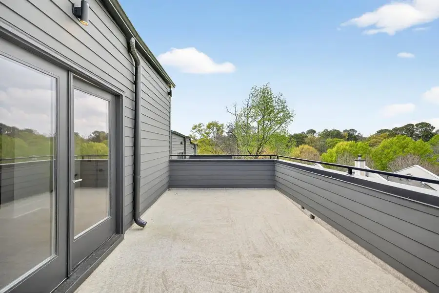 Exterior details and patio area of a home in , Decatur (Image 4).