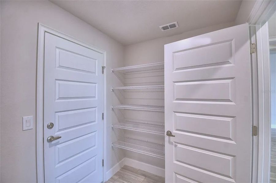 Spacious, unfurnished interior of a new home in Lake Juliana Estates, Auburndale (Image 15).
