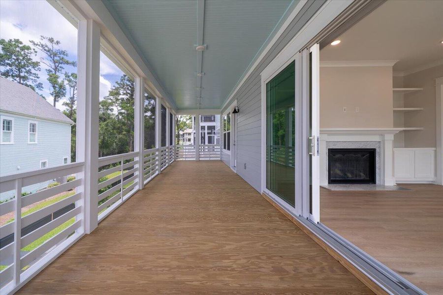 Spacious, unfurnished interior of a new home in Wando Village, Charleston (Image 12).