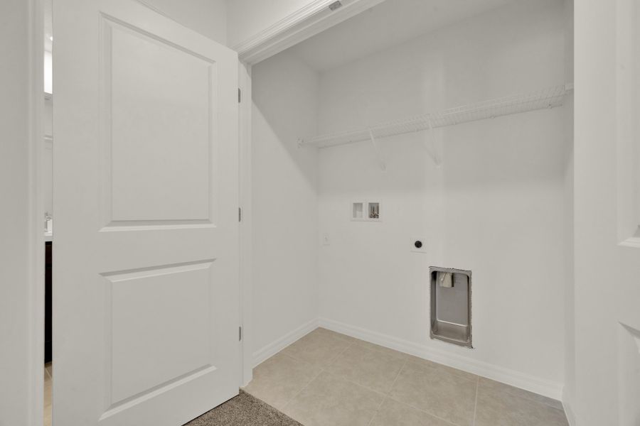 Spacious, unfurnished interior of a new home in Eden Crest, Apopka (Image 25).