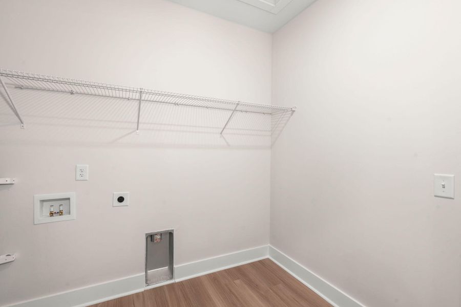 Spacious, unfurnished interior of a new home in , Hollywood (Image 24).