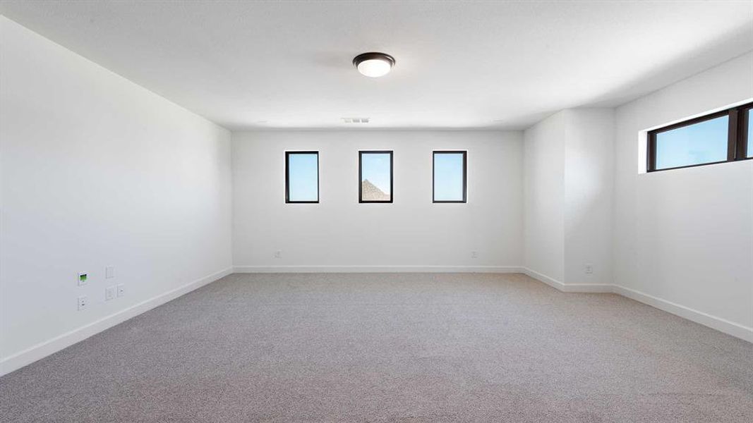 Spacious, unfurnished interior of a new home in Terraces 82'/100', Rockwall (Image 14).