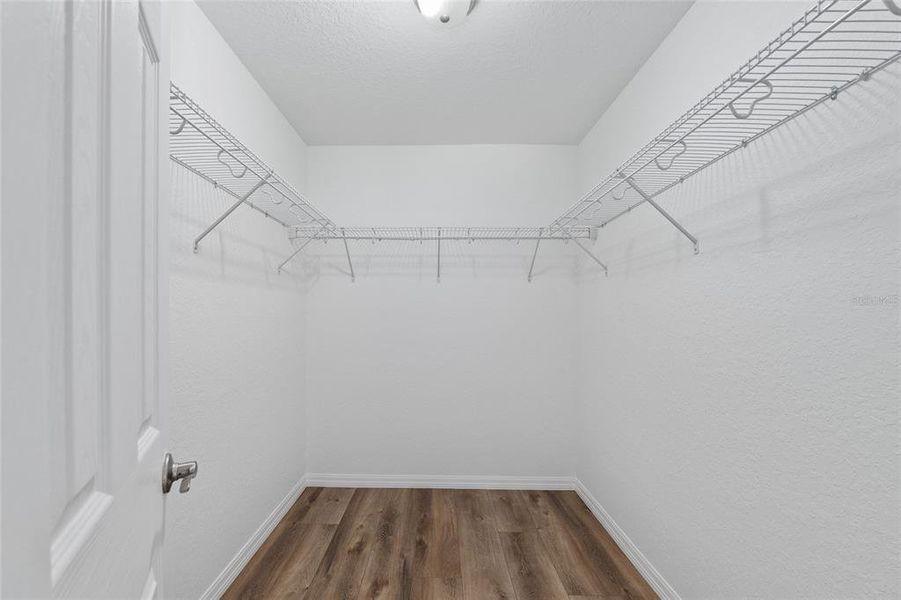 Spacious, unfurnished interior of a new home in , Citrus Springs (Image 30).