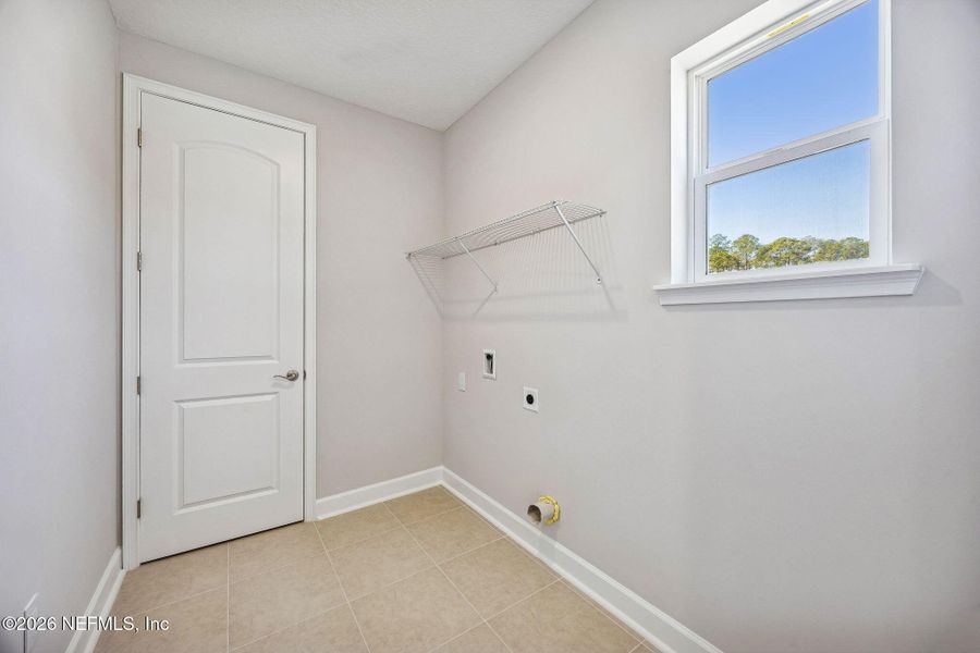 Spacious, unfurnished interior of a new home in Sandy Ridge, Yulee (Image 21).