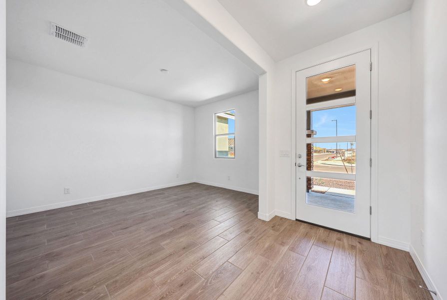 Spacious, unfurnished interior of a new home in Tierra Vistoso, Surprise (Image 8).
