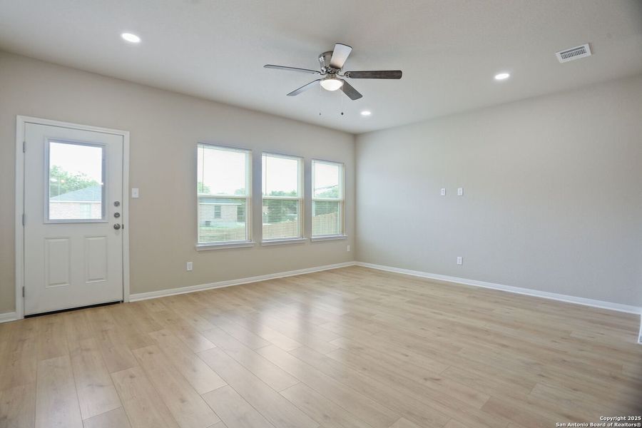 Spacious, unfurnished interior of a new home in , San Antonio (Image 8).