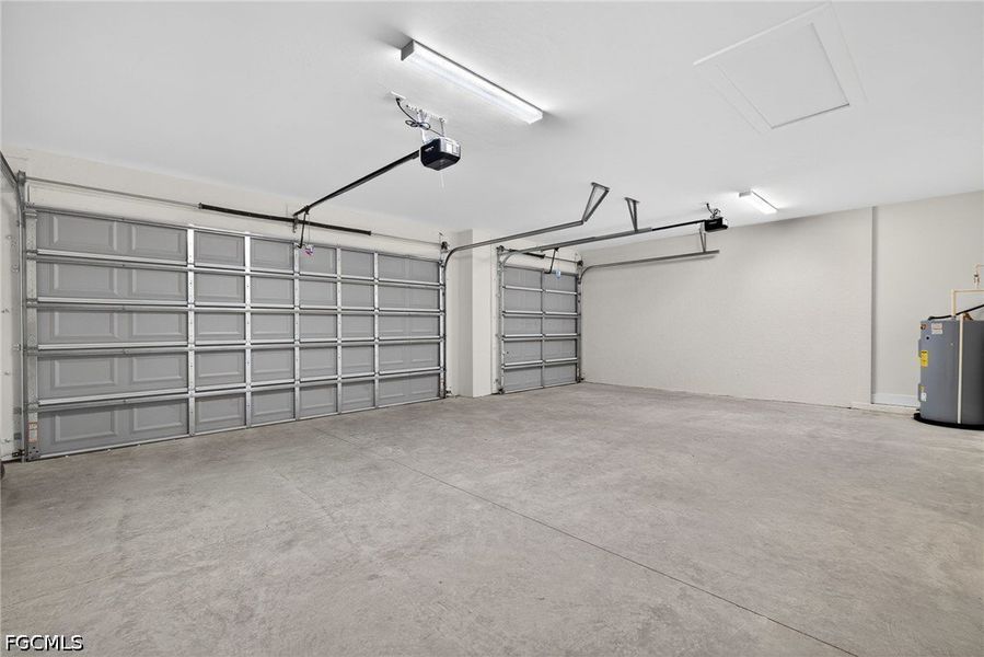 Spacious, unfurnished interior of a new home in Cape Coral, Cape Coral (Image 30).