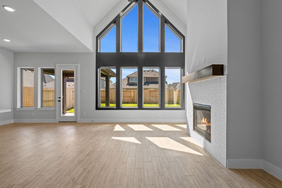 Spacious, unfurnished interior of a new home in Cross Creek West 50', Fulshear (Image 14).