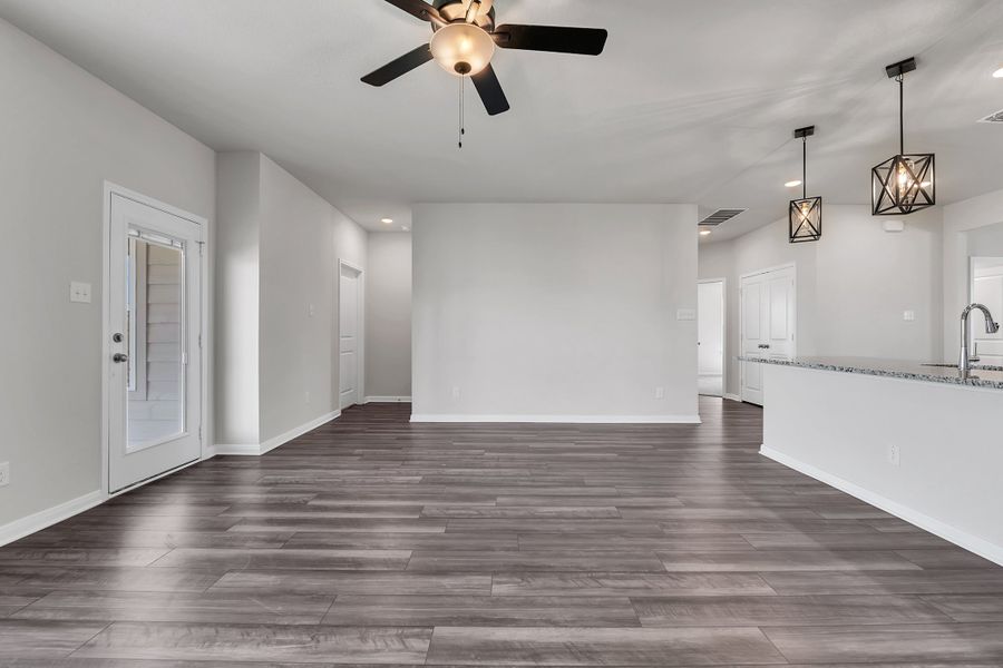 Spacious, unfurnished interior of a new home in Arroyo Ranch, Seguin (Image 12). Spacious, unfurnished interior of a new home in Arroyo Ranch, Seguin (Image 12).