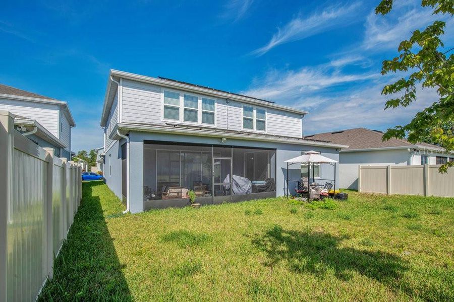 Exterior details and patio area of a home in , Orlando (Image 1).