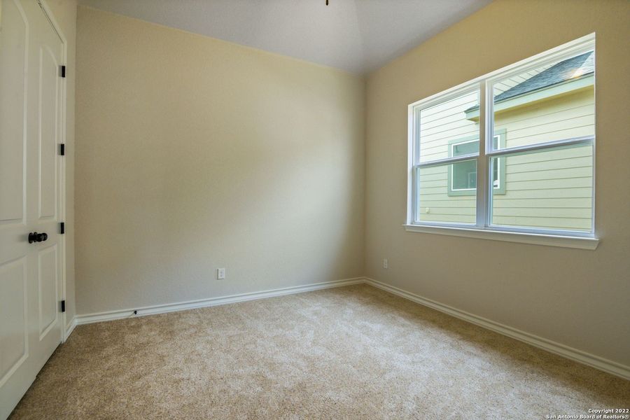 Spacious, unfurnished interior of a new home in Comanche Ridge, San Antonio (Image 20).