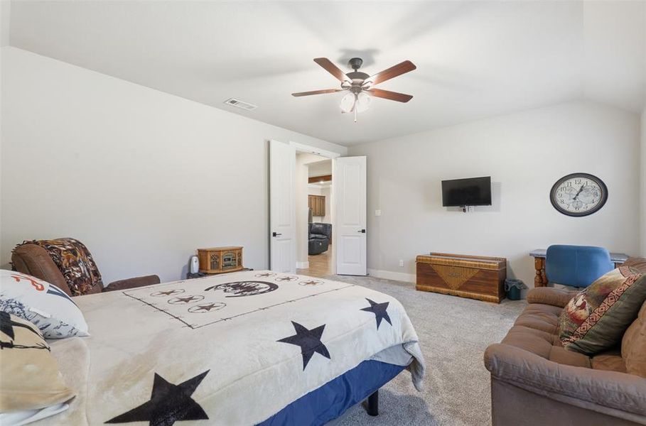 Furnished interior view inside a new home in Crystal Springs Estates, Alvarado (Image 20). Furnished interior view inside a new home in Crystal Springs Estates, Alvarado (Image 20).