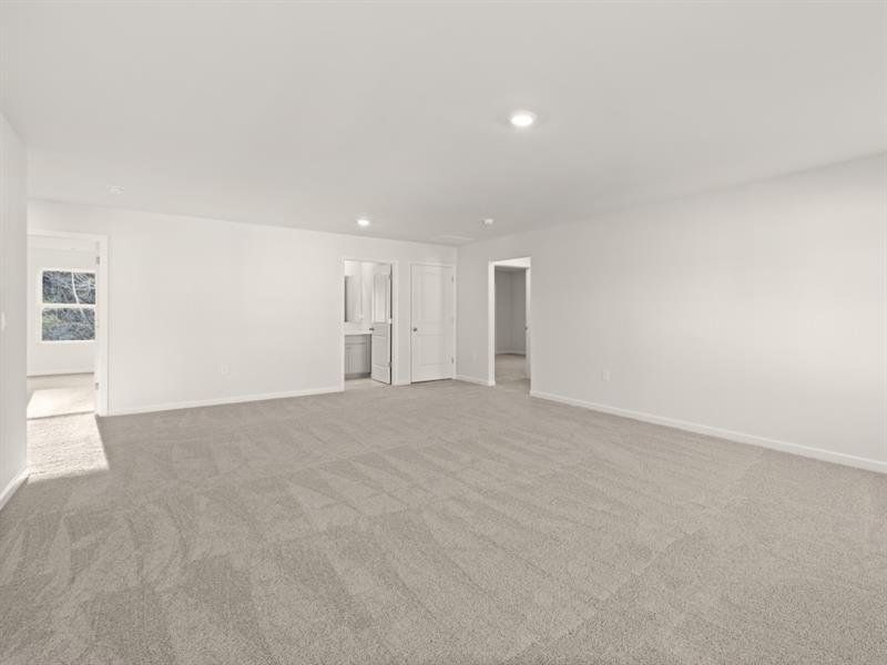 Spacious, unfurnished interior of a new home in Falcon Landing, Gainesville (Image 21).