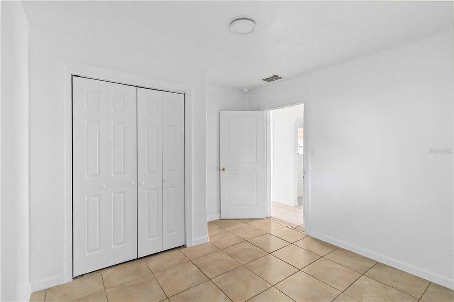 Spacious, unfurnished interior of a new home in , Bradenton (Image 15).