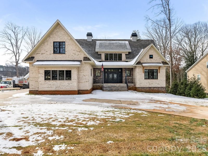 Waterfront home on Lake Norman w master on the main and full brick facade.