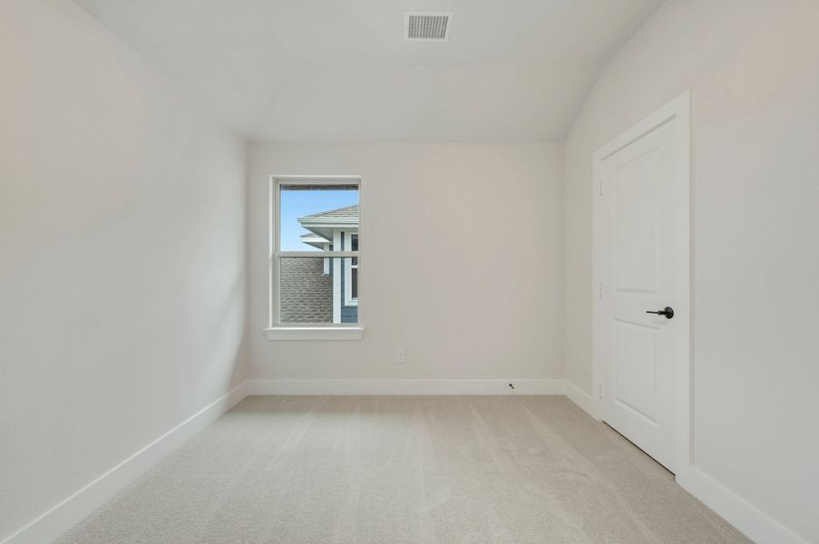 Spacious, unfurnished interior of a new home in Painted Tree, McKinney (Image 28).