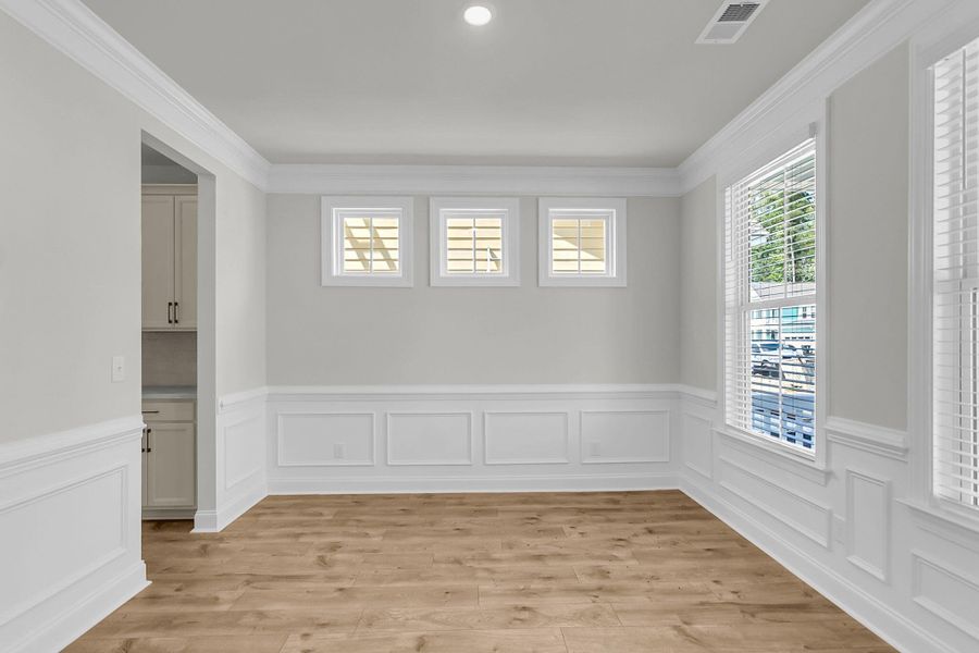 Spacious, unfurnished interior of a new home in Tidewater at Lakes of Cane Bay, Summerville (Image 34).