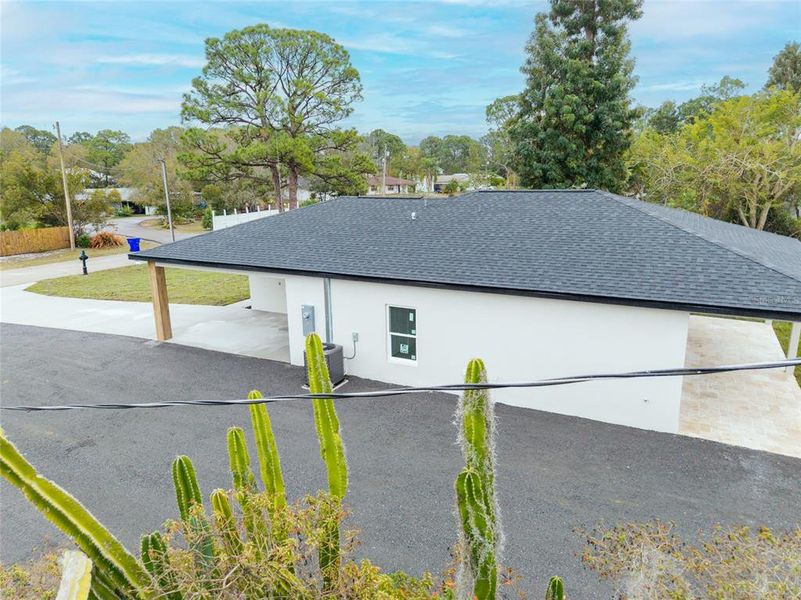 Exterior details and patio area of a home in , Sebring (Image 42).