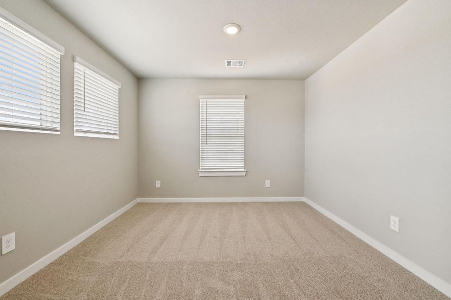 Spacious, unfurnished interior of a new home in Heights of Barbers Hill, Mont Belvieu (Image 16).