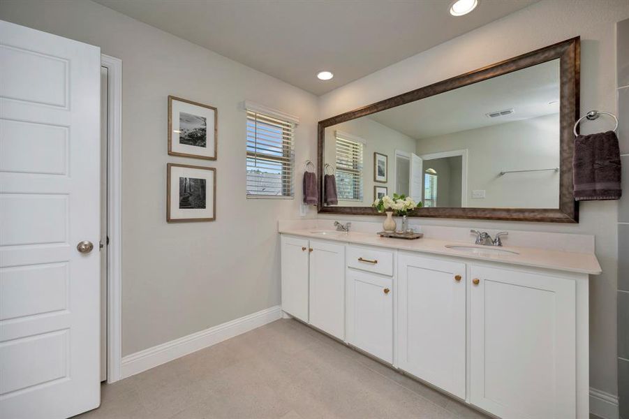 Primary bath with plenty of natural lighting!