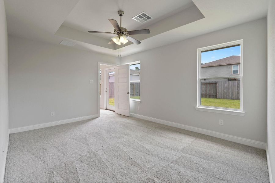 Spacious, unfurnished interior of a new home in Grand Oaks Reserve, Cleveland (Image 20).