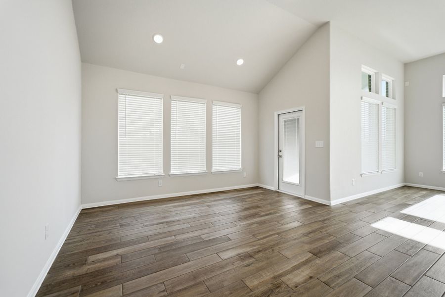Spacious, unfurnished interior of a new home in Ashland, Richwood (Image 15).