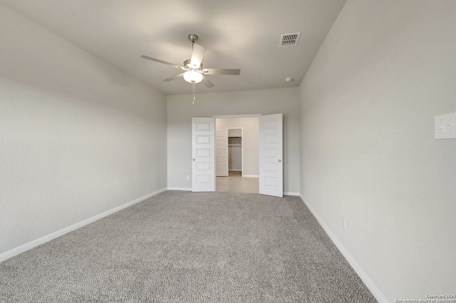 Spacious, unfurnished interior of a new home in Paloma Park, Converse (Image 32).