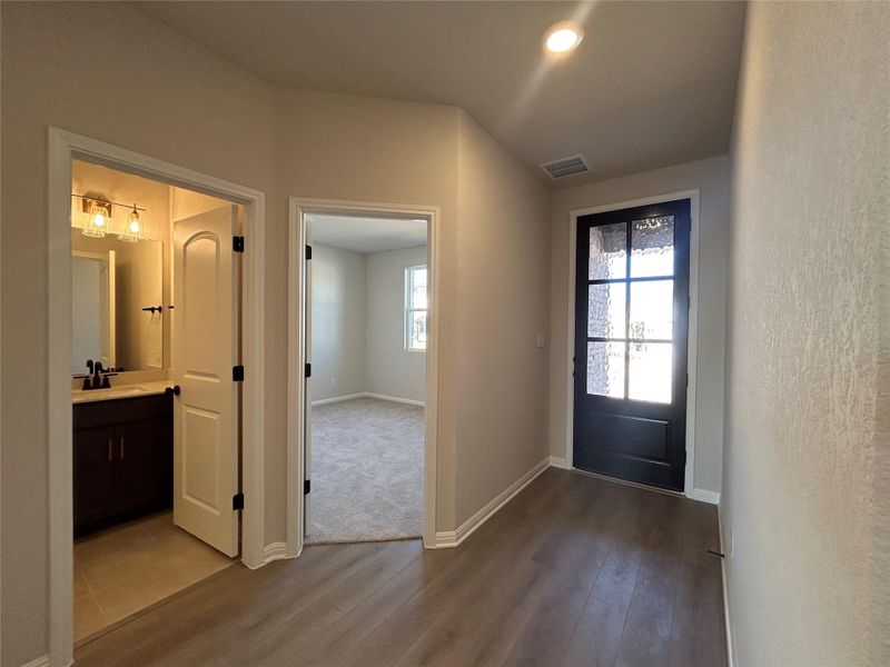 Spacious, unfurnished interior of a new home in Willow Springs, Buda (Image 17). Spacious, unfurnished interior of a new home in Willow Springs, Buda (Image 17).