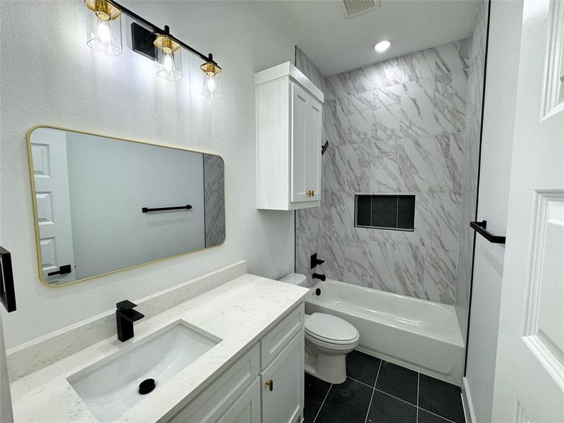 Spacious, unfurnished interior of a new home in , Greenville (Image 23).