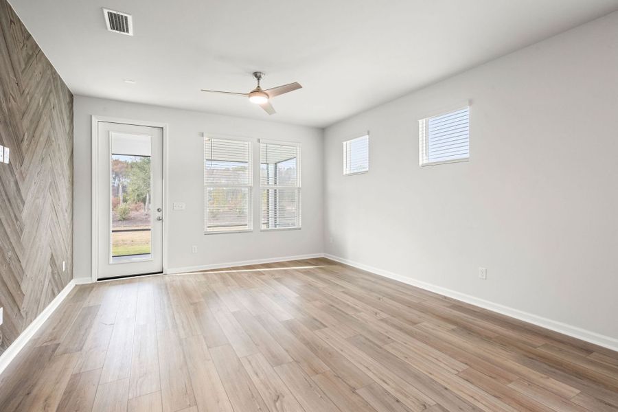Spacious, unfurnished interior of a new home in Del Webb Savannah at Heartwood, Richmond Hill (Image 10).