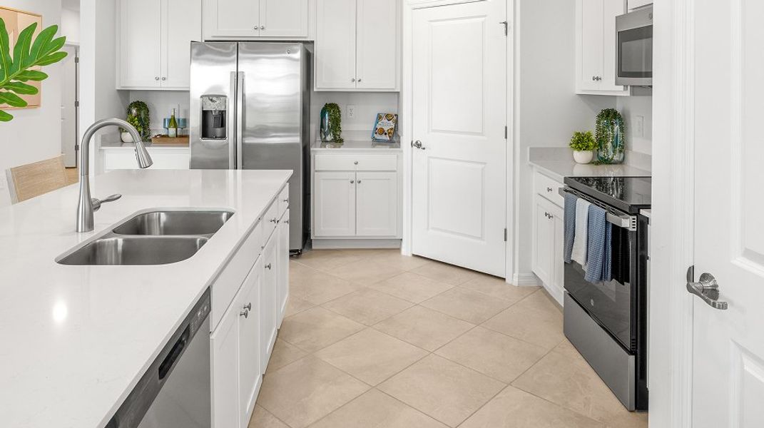 Carriage Homes Ibis Landing EI Owners Bath Quartz Countertops