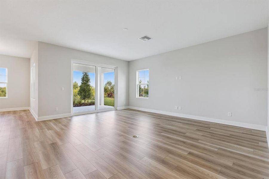 Spacious, unfurnished interior of a new home in Mirada, San Antonio (Image 19).