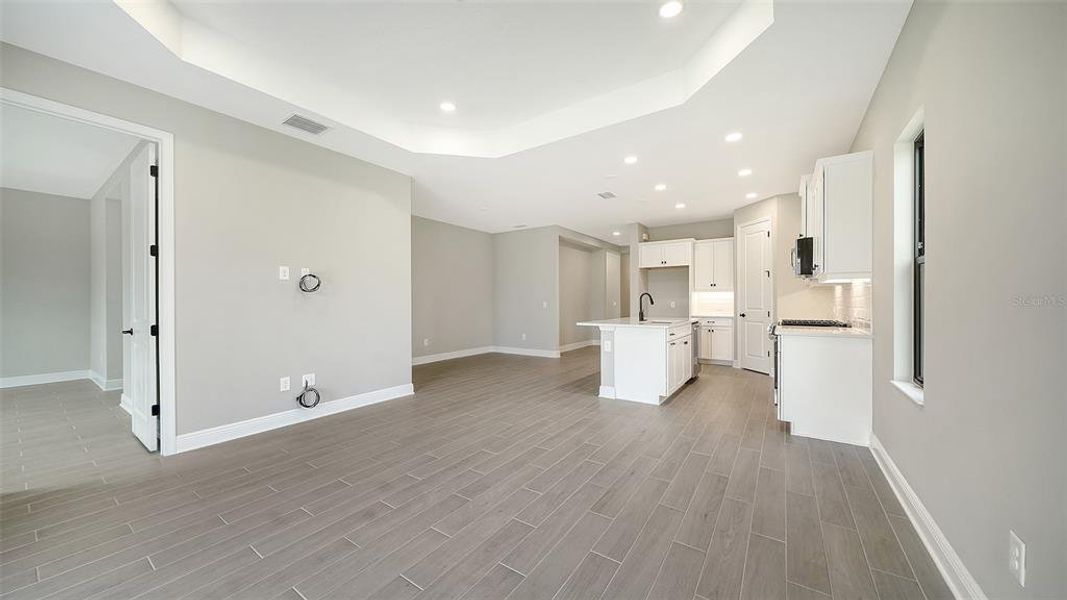 Spacious, unfurnished interior of a new home in Vicenza, Venice (Image 16).