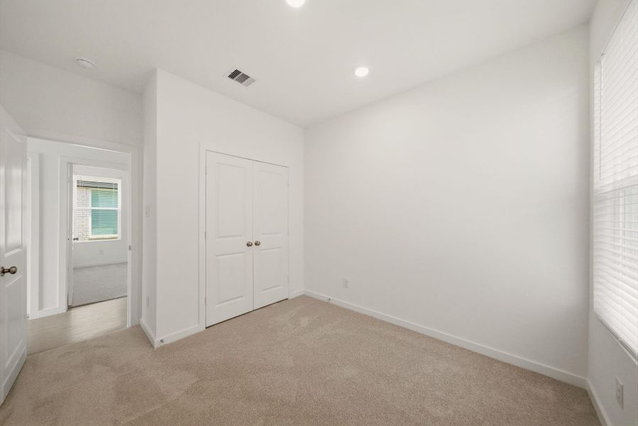 Spacious, unfurnished interior of a new home in Binford Creek, Waller (Image 13).