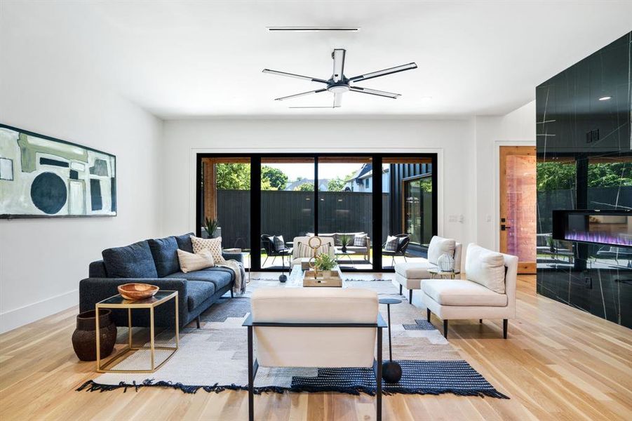 Furnished interior view inside a new home in , Dallas (Image 37). Furnished interior view inside a new home in , Dallas (Image 37).