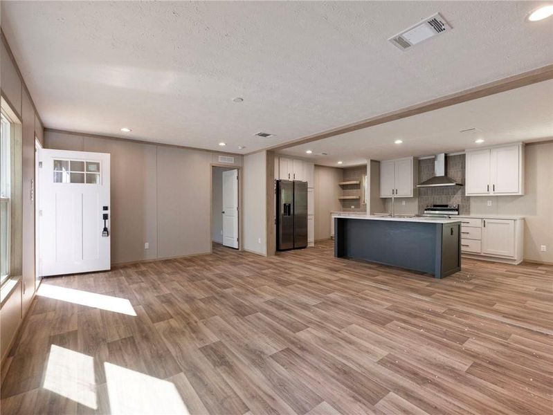 Spacious, unfurnished interior of a new home in , Gainesville (Image 22).