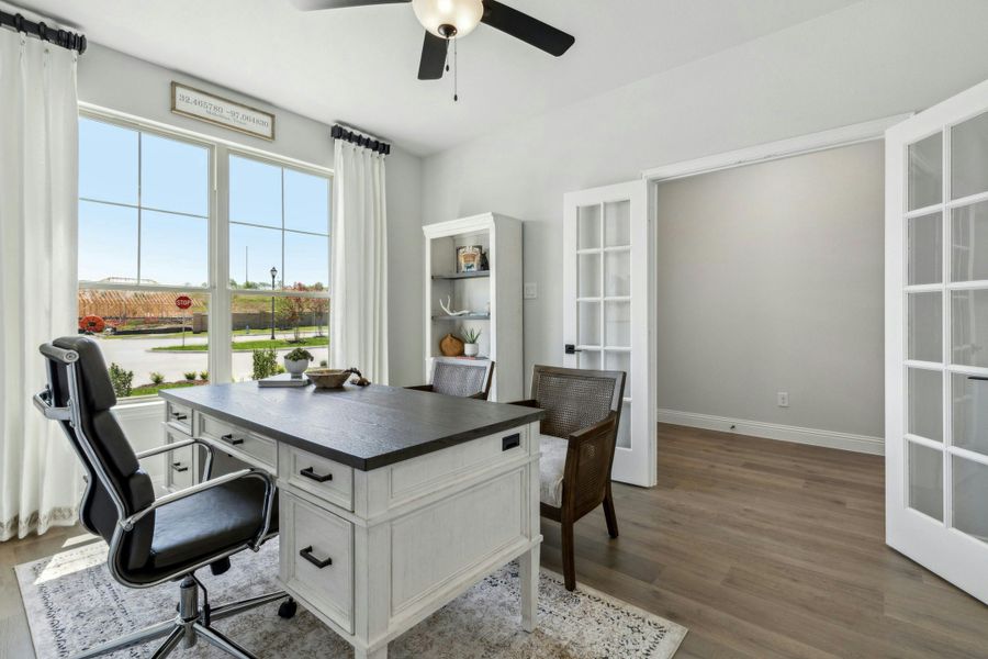 Representative furnished interior of a home built from the Willow by Kindred Homes in Kentsdale Farms, DeSoto (Image 18).