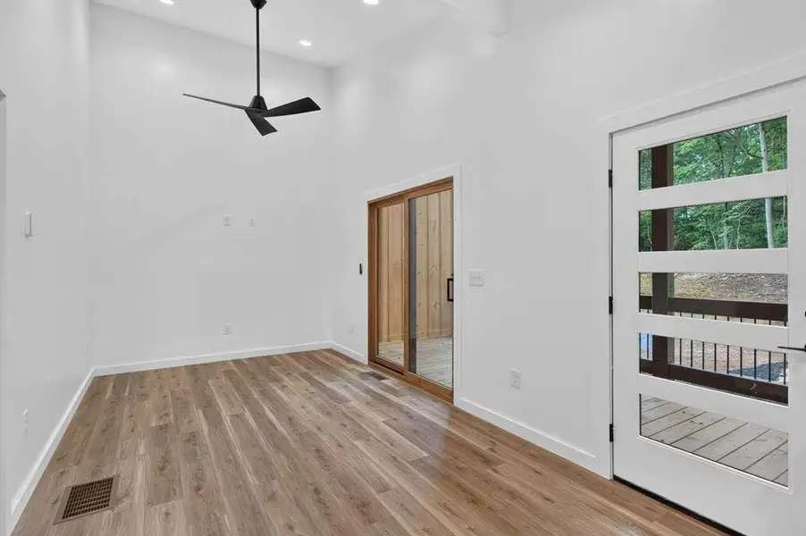Spacious, unfurnished interior of a new home in , Blue Ridge (Image 12).