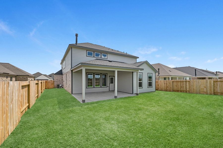 Exterior details and patio area of a home in Beacon Hill, Waller (Image 3).