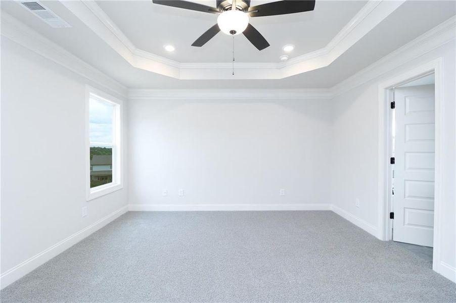 Spacious, unfurnished interior of a new home in Calgary Downs, Winder (Image 11).