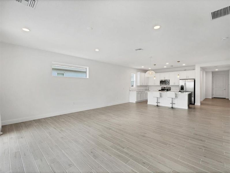 Spacious, unfurnished interior of a new home in , Sarasota (Image 24).