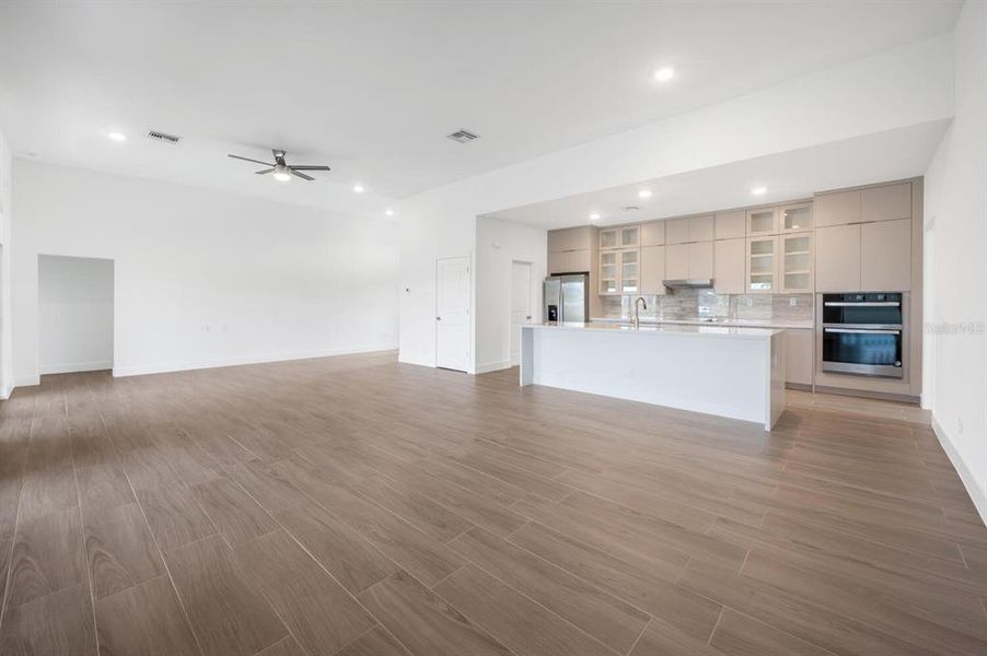 Spacious, unfurnished interior of a new home in , Punta Gorda (Image 24).