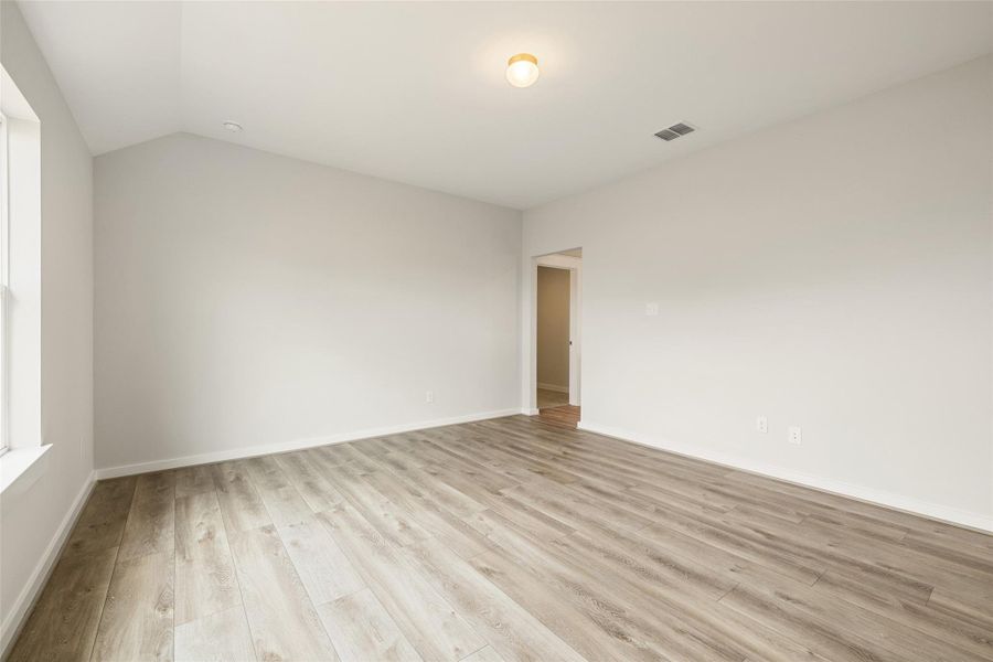 Spacious, unfurnished interior of a new home in River Ranch, Dayton (Image 20).