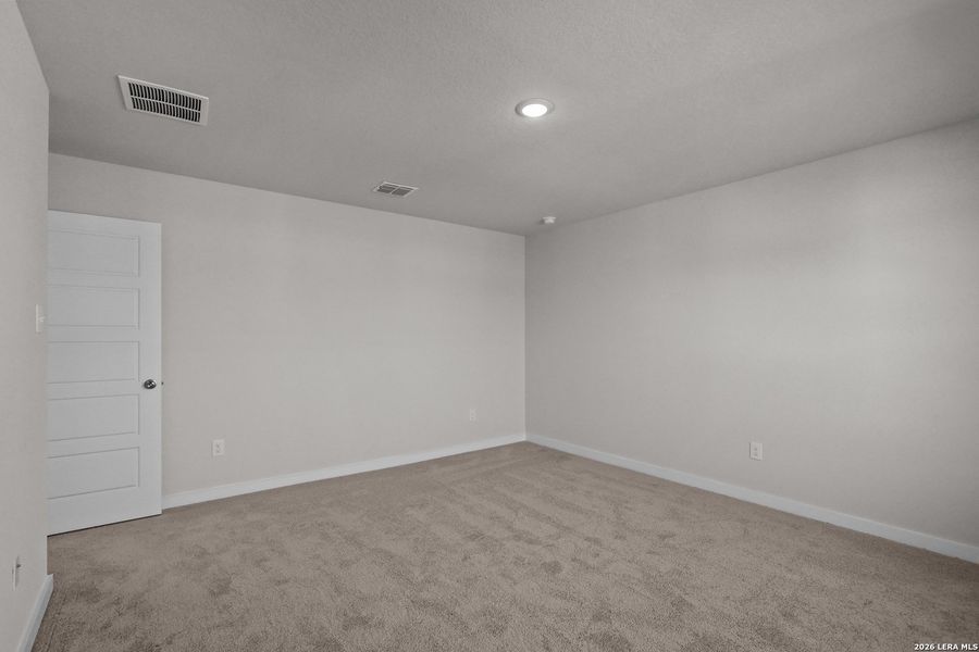 Spacious, unfurnished interior of a new home in Senna, Leon Valley (Image 17).