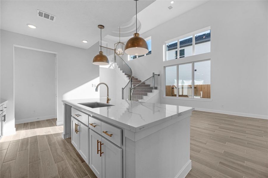 Representative image. Features, selections and colors may vary.