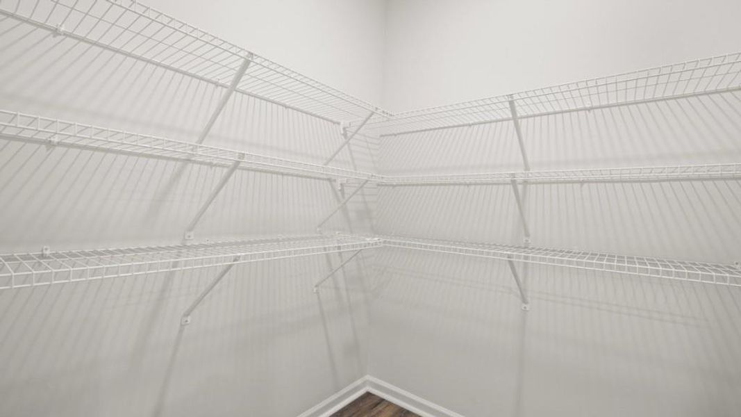 Spacious, unfurnished interior of a new home in Thompson Ridge, Dallas (Image 9).